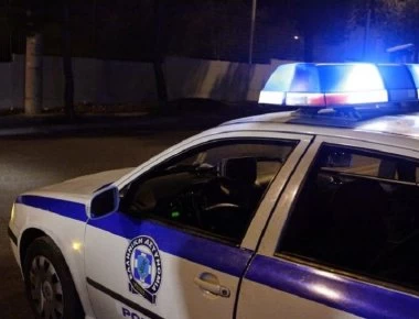 Ένοπλοι μπήκαν στο σπίτι επιχειρηματία στην Βούλα: Απείλησαν την οικογένειά του και τους λήστεψαν